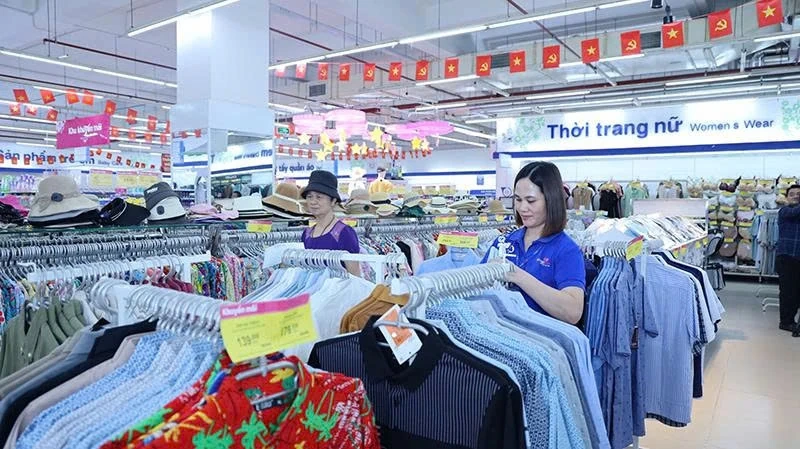 Doanh nghiệp, hệ thống bán lẻ nỗ lực kích cầu, chia sẻ với người tiêu dùng