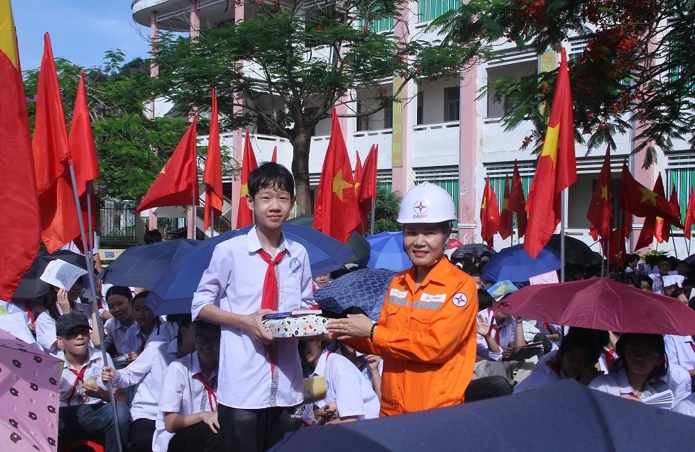 Tuyên truyền nâng cao nhận thức và trách nhiệm của công dân về an toàn điện