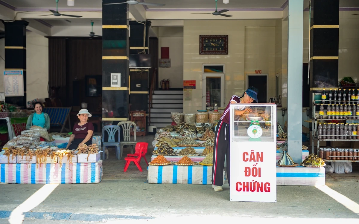 Lắp cân đối chứng tại các chợ hải sản ở Sầm Sơn