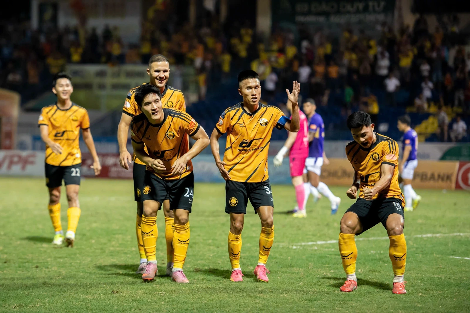 CAHN vs Đông Á Thanh Hóa: Thử thách cực đại tại Hàng Đẫy