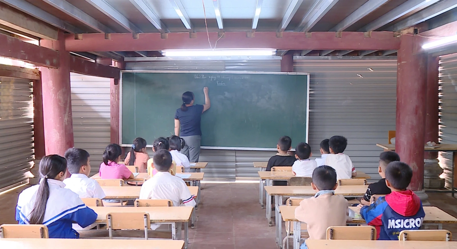 Trên công trường dự án Trường nội trú liên cấp TH&THCS Yên Khương