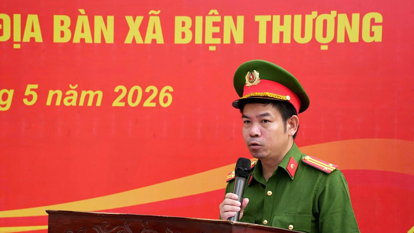 Công an xã Biện Thượng ra quân cao điểm lập lại trật tự công cộng