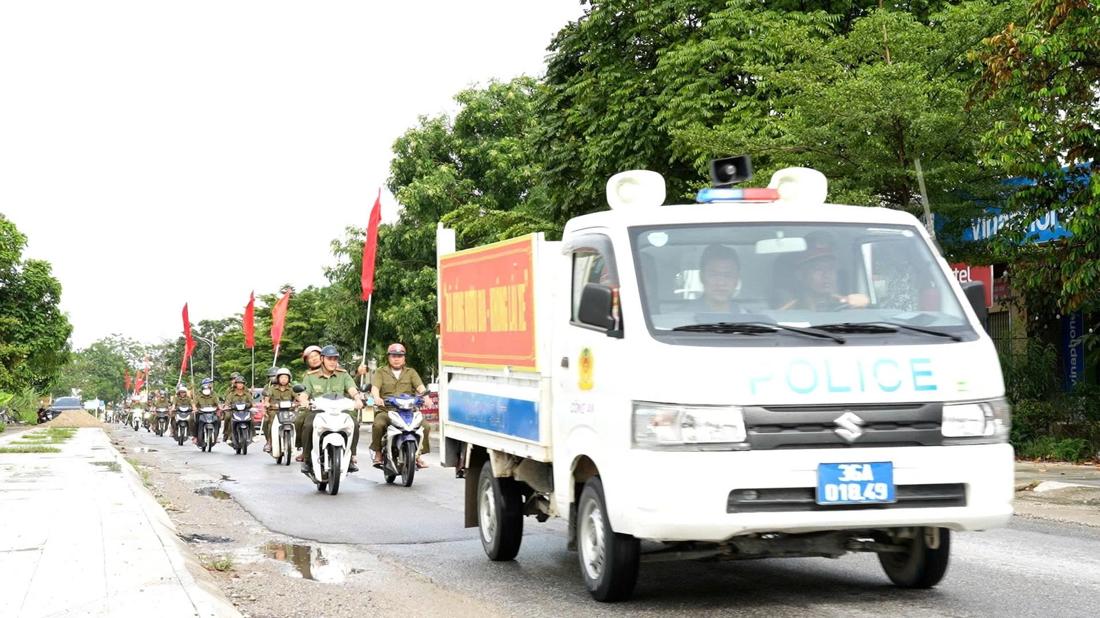Công an xã Biện Thượng ra quân cao điểm lập lại trật tự công cộng