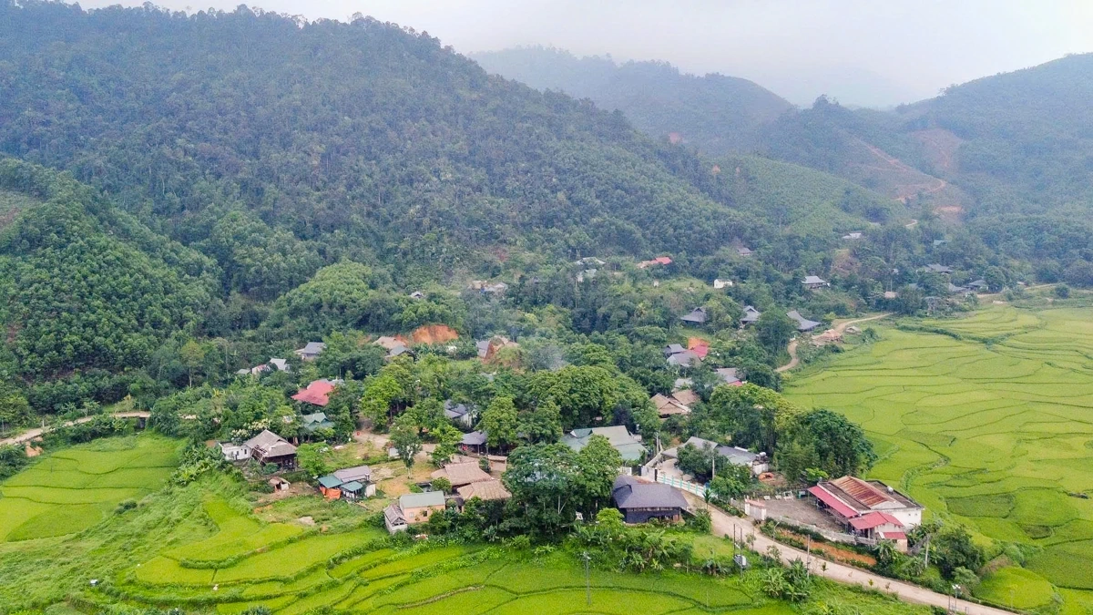 Giữa đại ngàn, du khách đổ về thác Ma Hao “giải nhiệt”
