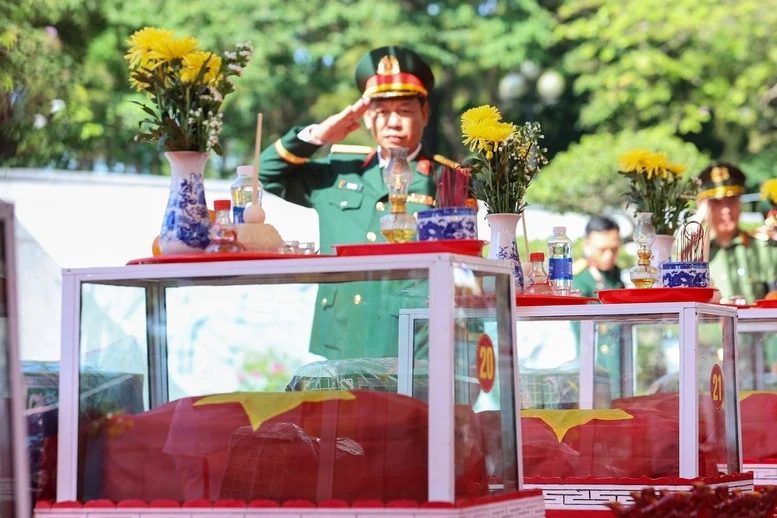 Thủ tướng Lê Minh Hưng dự lễ truy điệu và an táng hài cốt liệt sĩ tại tỉnh Quảng Trị