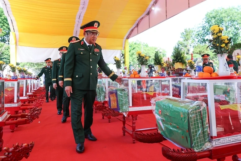 Thủ tướng Lê Minh Hưng dự lễ truy điệu và an táng hài cốt liệt sĩ tại tỉnh Quảng Trị