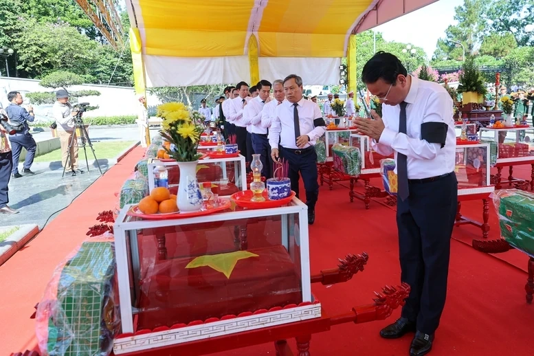 Thủ tướng Lê Minh Hưng dự lễ truy điệu và an táng hài cốt liệt sĩ tại tỉnh Quảng Trị