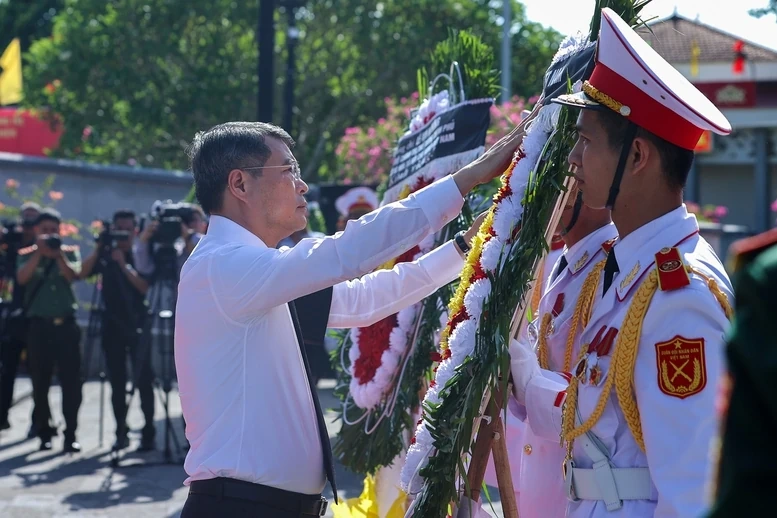 Thủ tướng Lê Minh Hưng dự lễ truy điệu và an táng hài cốt liệt sĩ tại tỉnh Quảng Trị