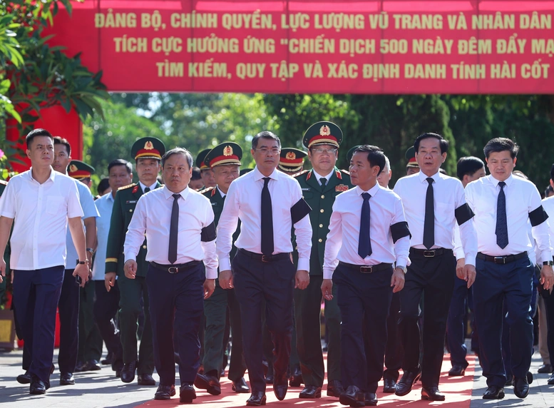 Thủ tướng Lê Minh Hưng dự lễ truy điệu và an táng hài cốt liệt sĩ tại tỉnh Quảng Trị