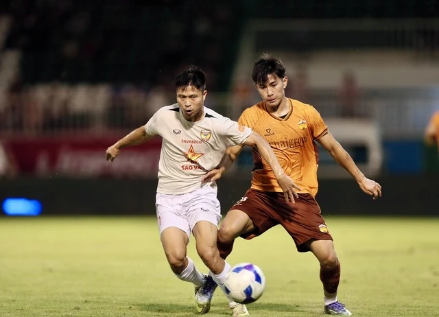 Sự cố tranh đá phạt đền giữa Đình Bắc và Alan; Dembele chấn thương trước thềm chung kết Cúp C1