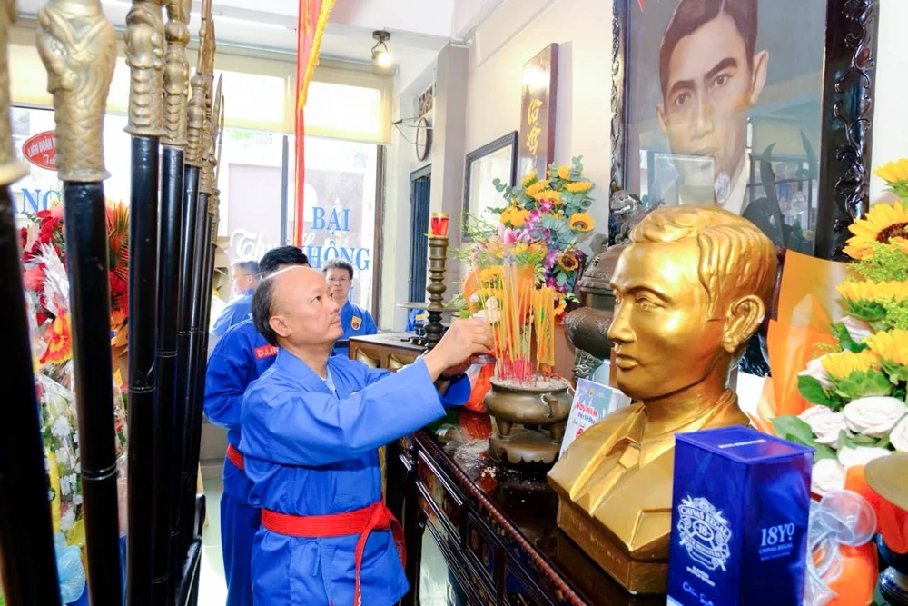 Chủ tịch Liên đoàn Vovinam Thanh Hóa được trao Hồng đai danh dự