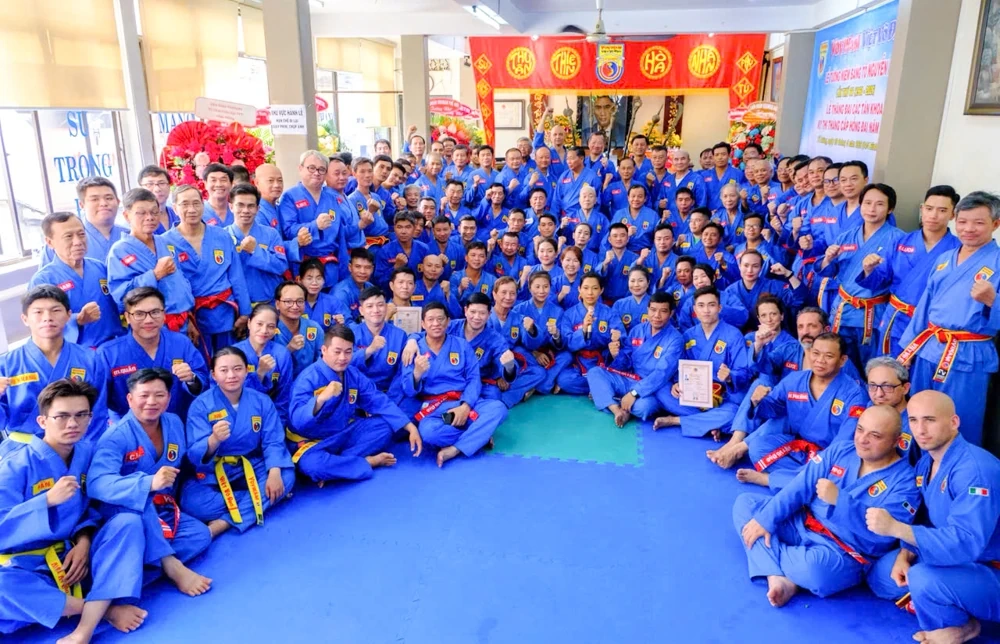Chủ tịch Liên đoàn Vovinam Thanh Hóa được trao Hồng đai danh dự