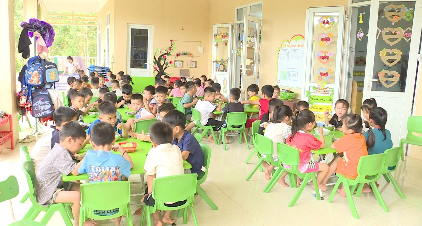 Khẩn trương chi trả tiền hỗ trợ học sinh theo Nghị định 66