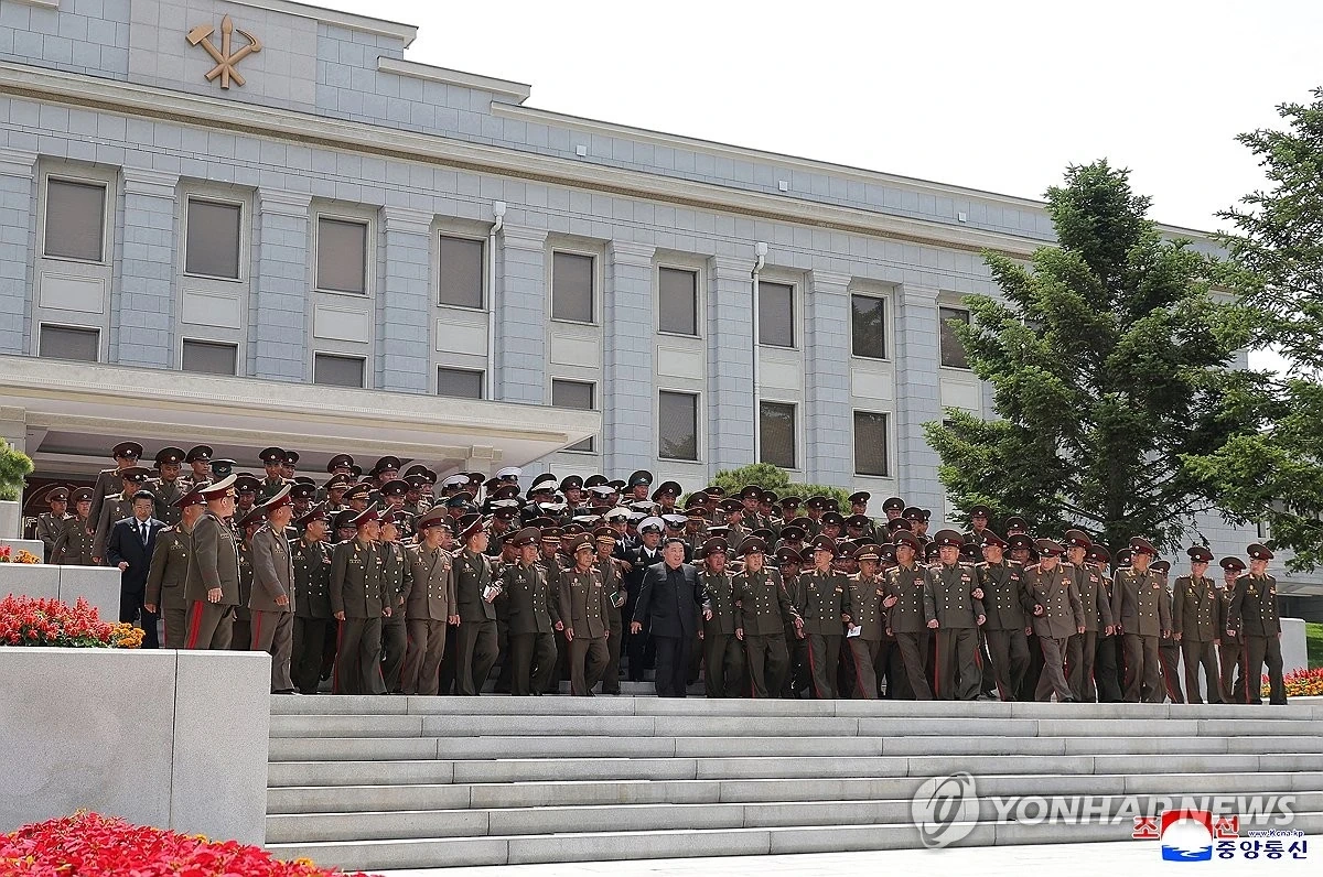 Chủ tịch Triều Tiên Kim Jong-un kêu gọi tăng cường các đơn vị tiền tuyến để ngăn chặn chiến tranh