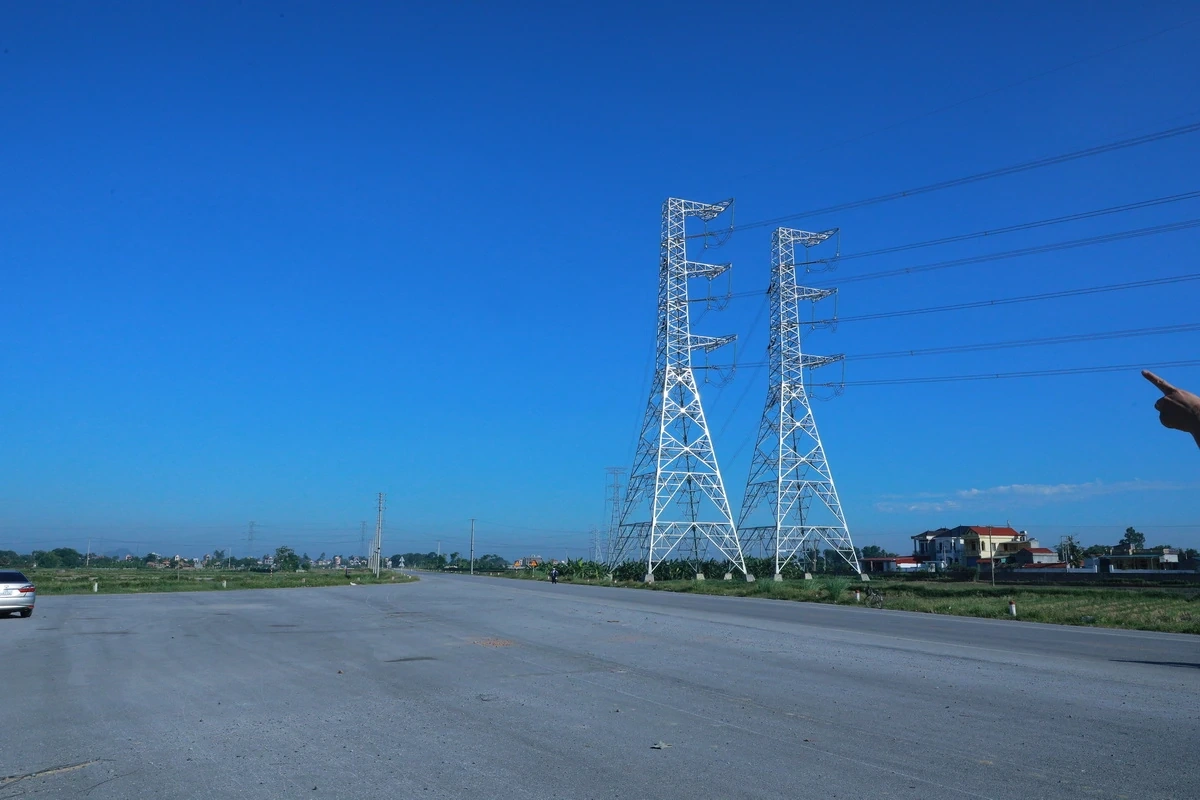 Bí thư Tỉnh ủy Lê Đức Thái: Tuyến đường từ vành đai phía Tây đến đường Hồ Chí Minh tạo thuận lợi cho thu hút đầu tư, thúc đẩy phát triển kinh tế - xã hội liên vùng