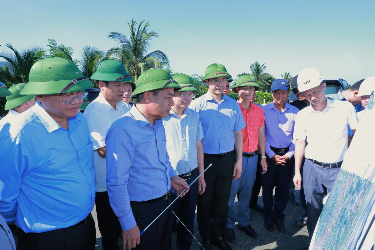 Bí thư Tỉnh ủy Lê Đức Thái: Tuyến đường từ vành đai phía Tây đến đường Hồ Chí Minh tạo thuận lợi cho thu hút đầu tư, thúc đẩy phát triển kinh tế - xã hội liên vùng