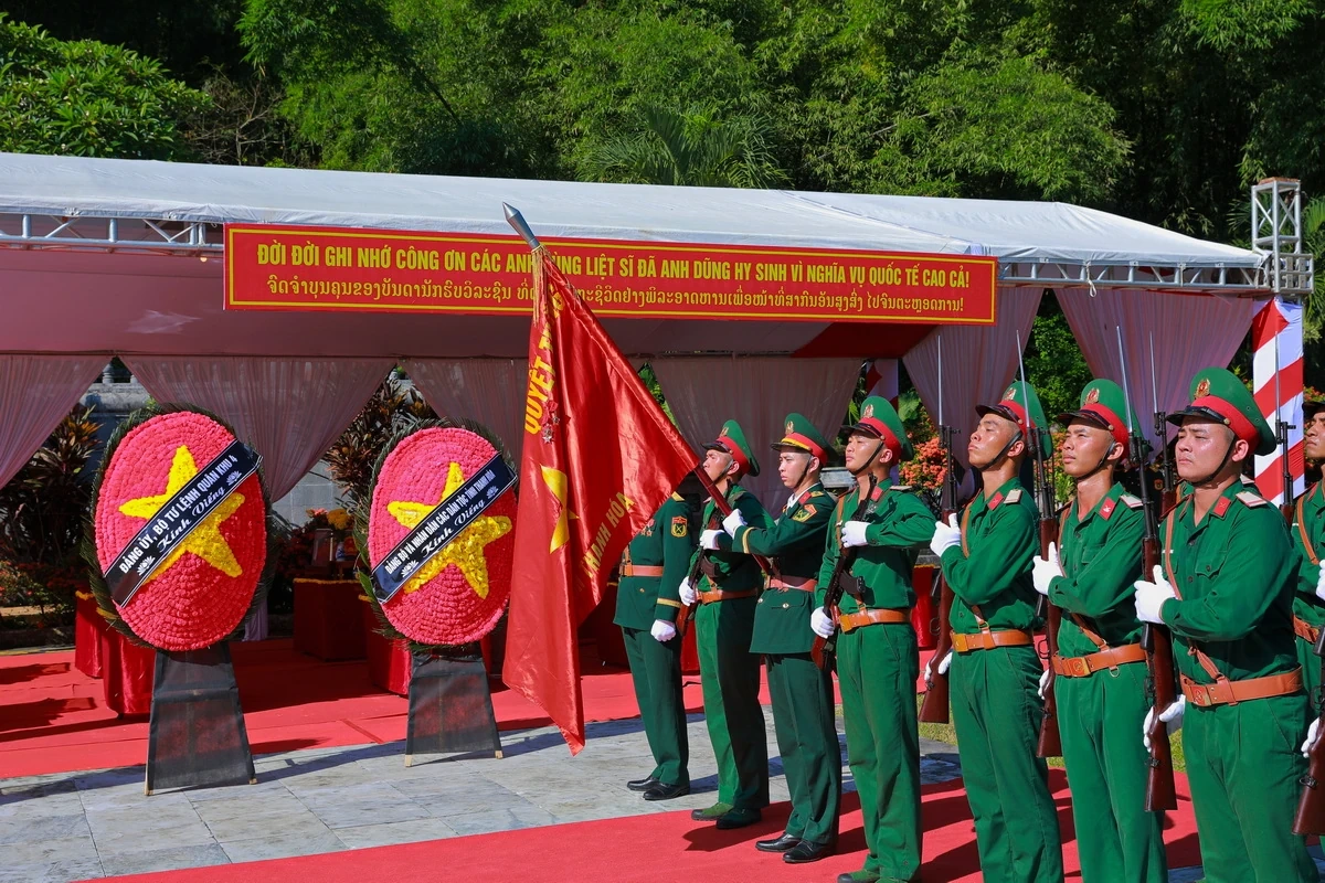 Các anh về trong vòng tay của đất mẹ thương yêu