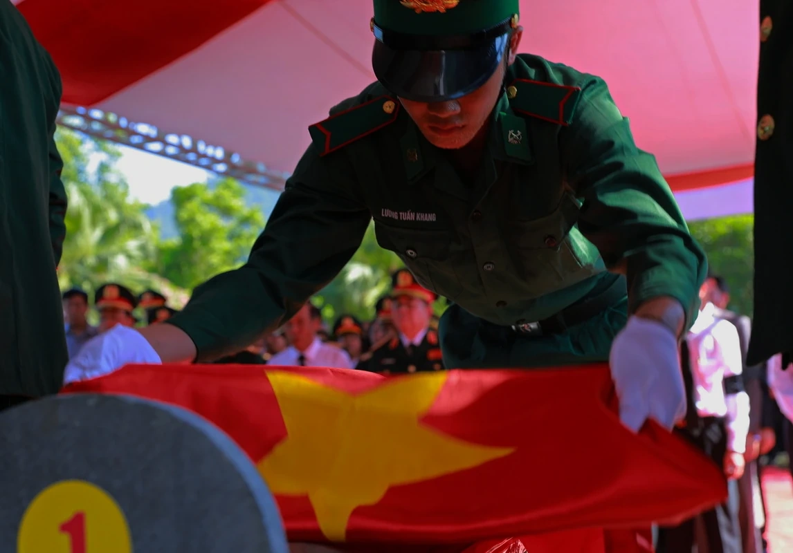 Các anh về trong vòng tay của đất mẹ thương yêu
