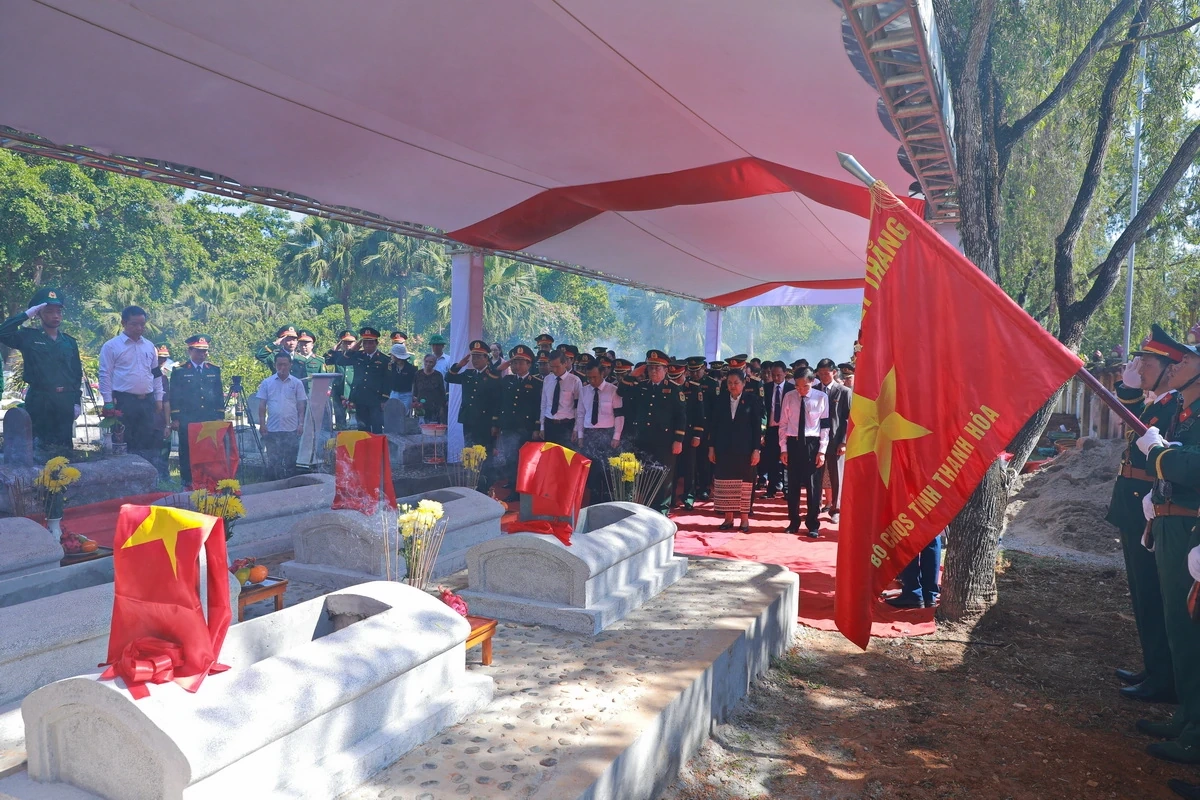 Các anh về trong vòng tay của đất mẹ thương yêu