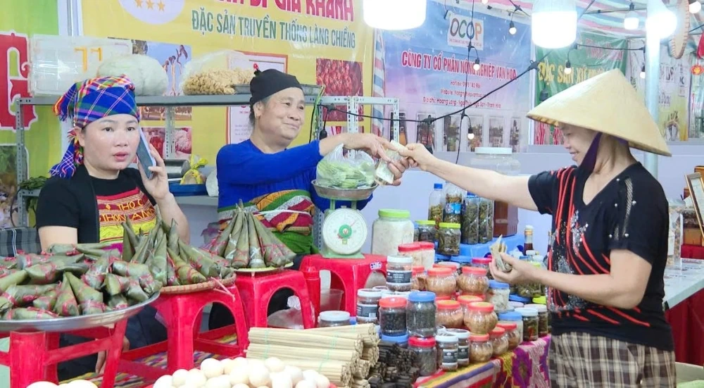 Khai mạc phiên chợ giới thiệu nông sản thực phẩm an toàn năm 2026 tại xã Thiệu Hóa