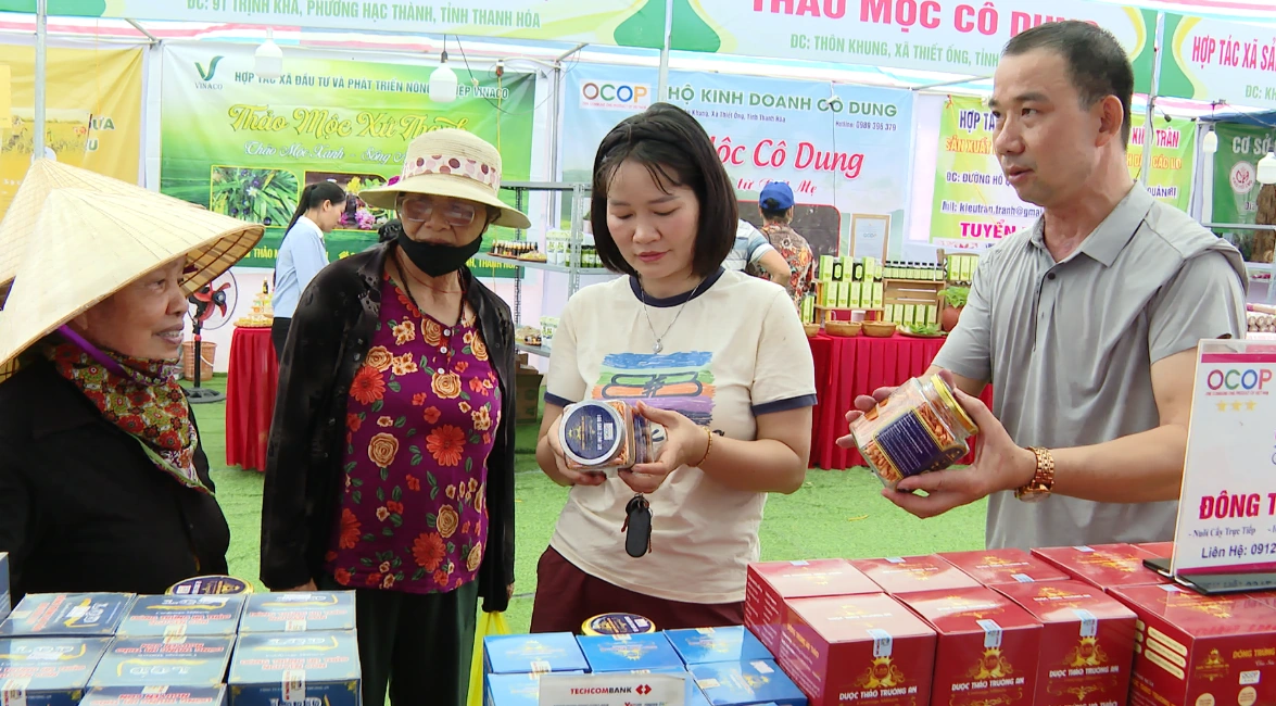 Khai mạc phiên chợ giới thiệu nông sản thực phẩm an toàn năm 2026 tại xã Thiệu Hóa