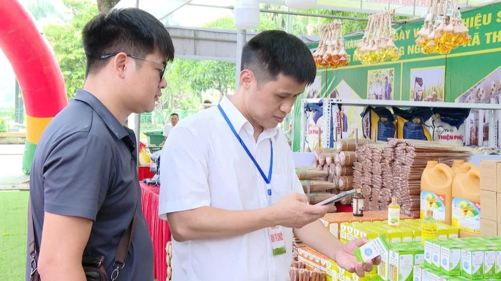 Khai mạc phiên chợ giới thiệu nông sản thực phẩm an toàn năm 2026 tại xã Thiệu Hóa
