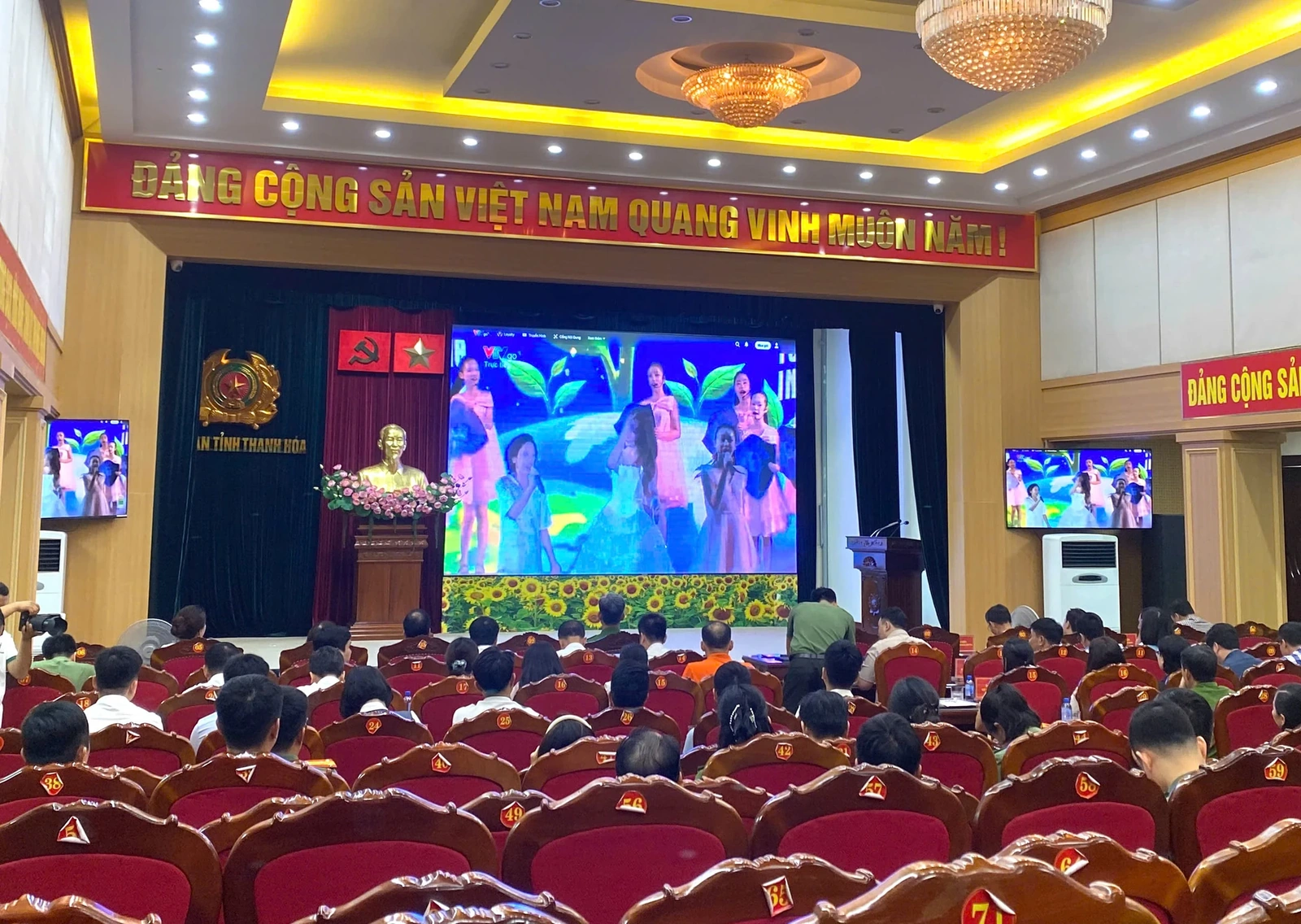 Phát động chương trình “Bảo vệ và Hỗ trợ trẻ em phát triển trên môi trường mạng giai đoạn 2026 - 2030”