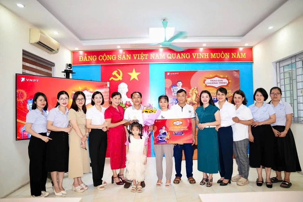 VNPT Thanh Hóa trao giải “Đại Mã” 5 chỉ vàng 9999 cho khách hàng hộ kinh doanh may mắn