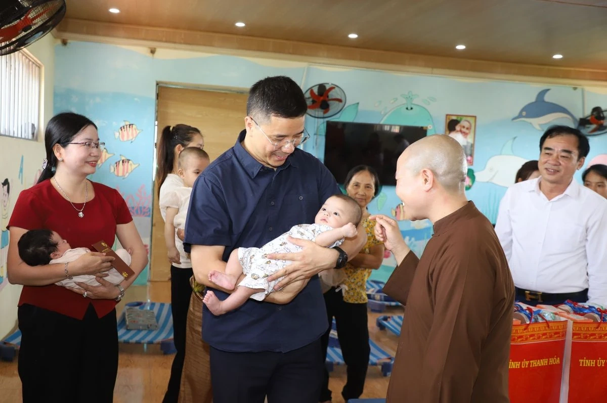 Quan tâm thực hiện tốt công tác bảo vệ, chăm sóc, giáo dục trẻ em