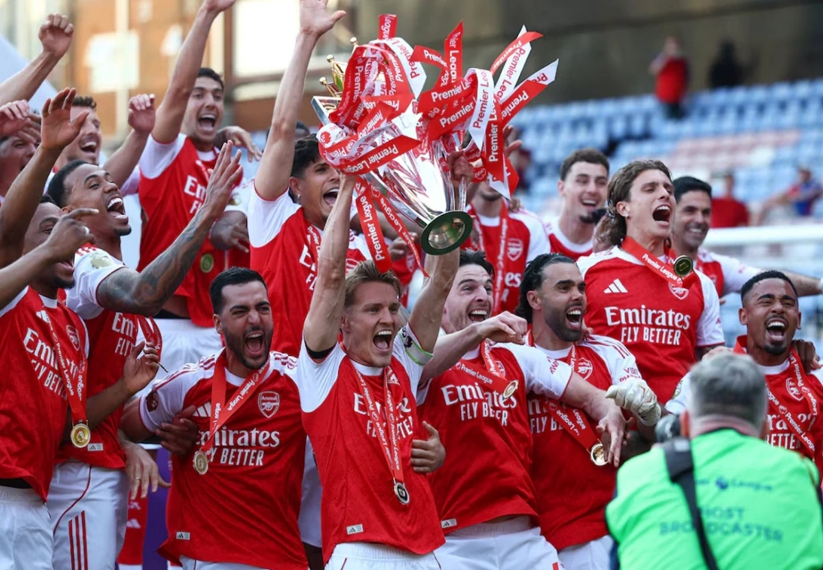 SLNA trụ hạng sau vòng 24 V.League 2025/26; Arsenal đăng quang Ngoại hạng Anh 2025/26 sau 22 năm chờ đợi