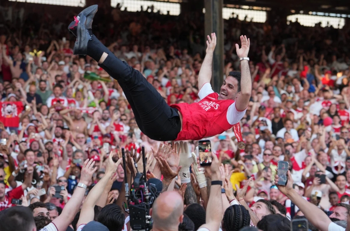 SLNA trụ hạng sau vòng 24 V.League 2025/26; Arsenal đăng quang Ngoại hạng Anh 2025/26 sau 22 năm chờ đợi