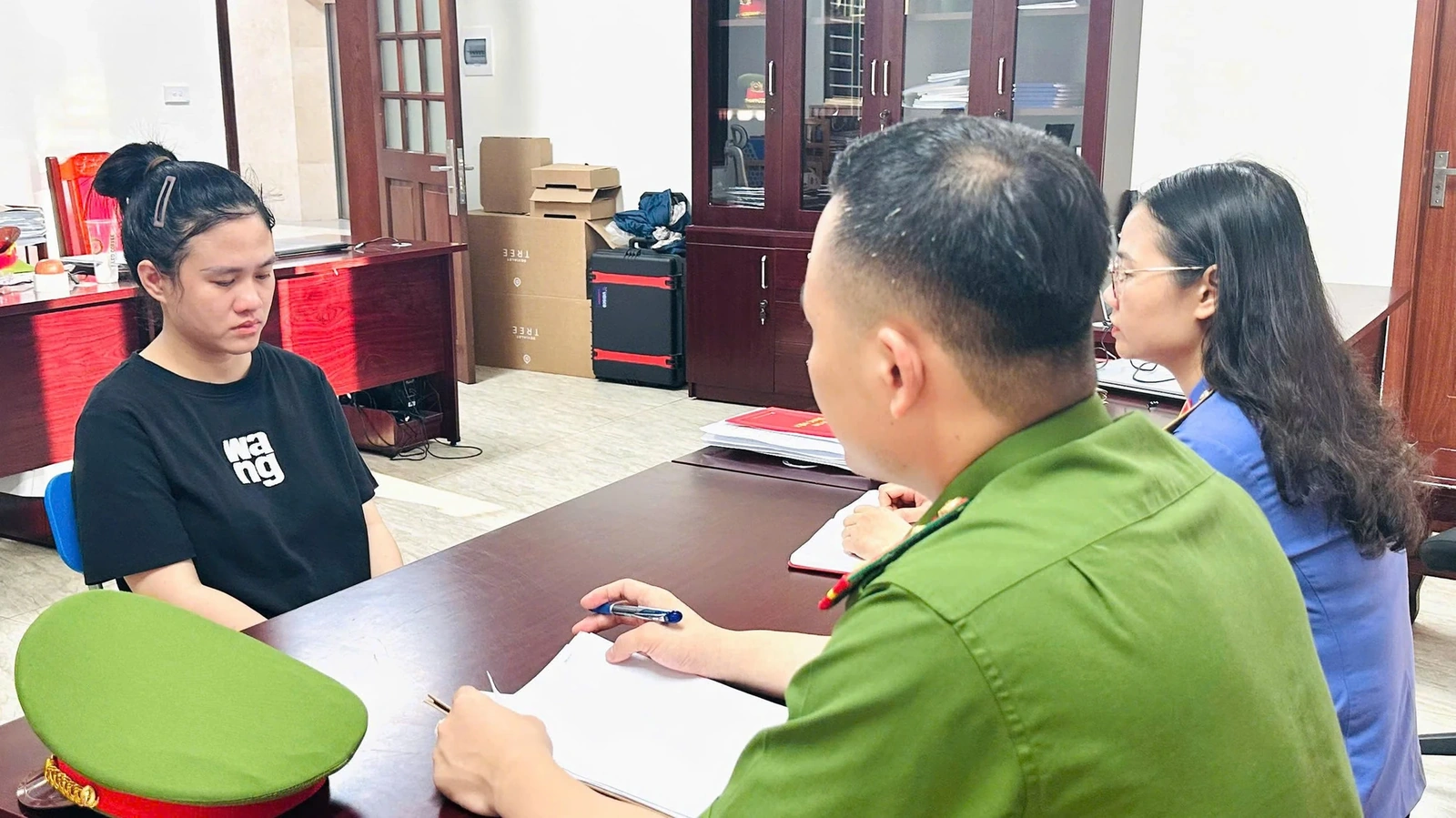 Khởi tố 2 vụ án, 2 bị can buôn bán hàng giả mạo nhãn hiệu