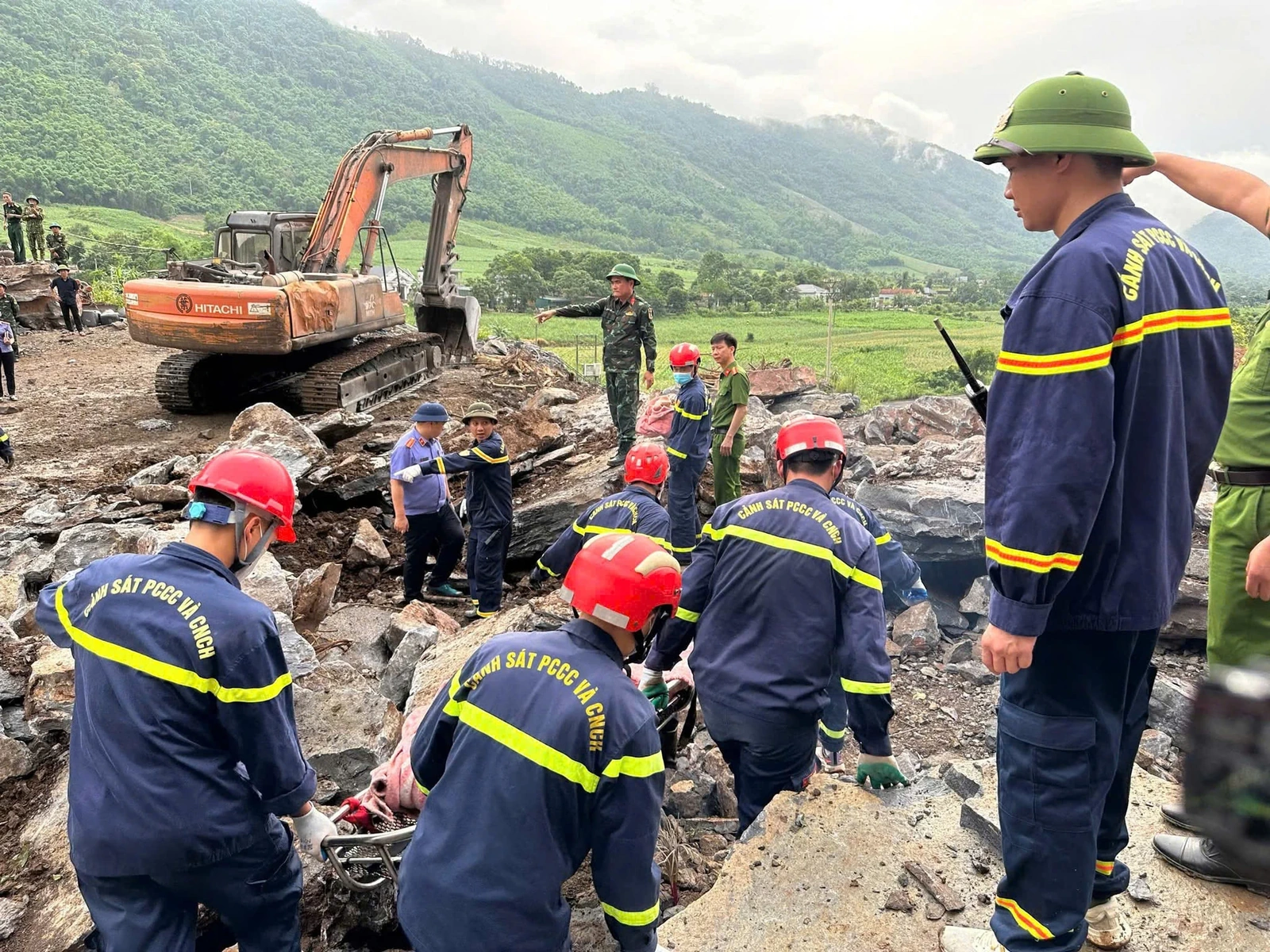 Vụ sập mỏ đá khiến 3 người tử vong: Khởi tố bị can và bắt tạm giam chủ doanh nghiệp