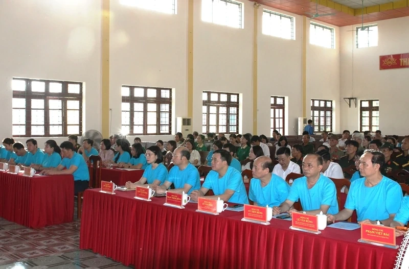 Ra quân hưởng ứng phong trào toàn dân chung tay bảo vệ môi trường