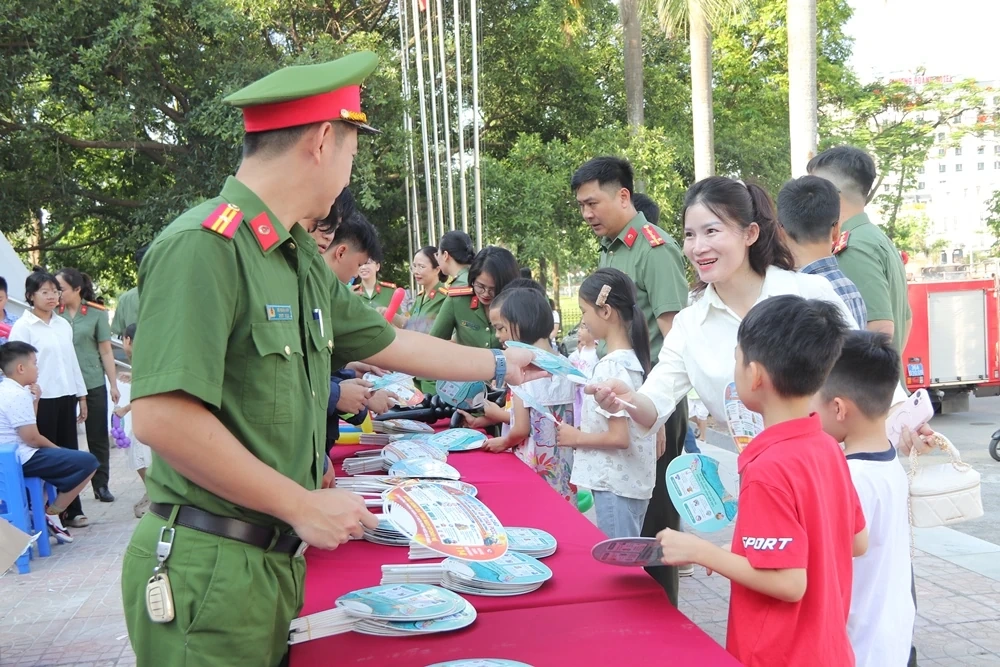 Tuyên truyền phòng, chống tai nạn đuối nước và Luật Trật tự, an toàn giao thông đường bộ 