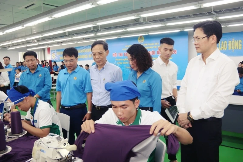 Công nhân Công ty Sakurai Việt Nam thi tay nghề may giỏi
