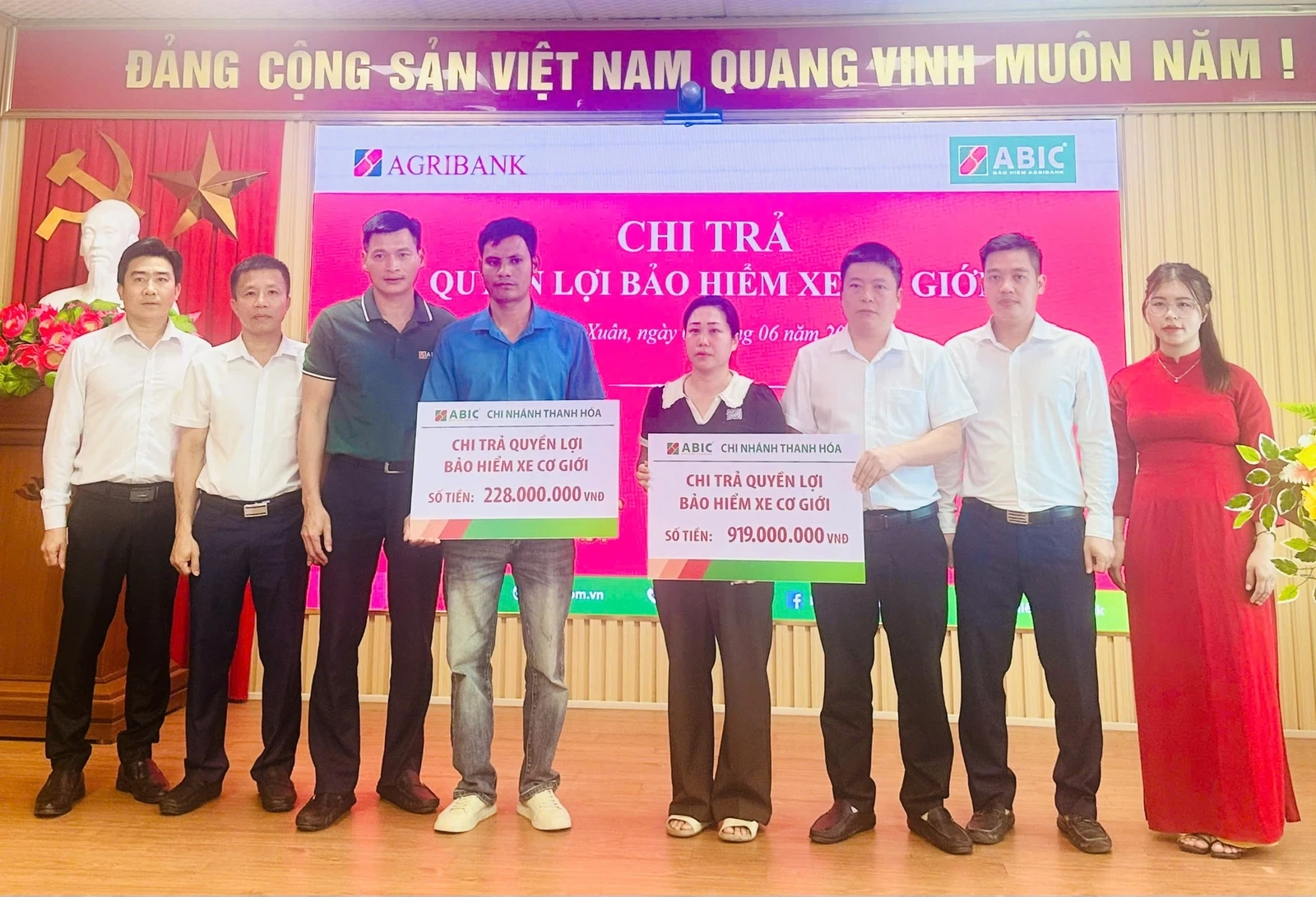 Chi trả hơn 1,1 tỷ đồng quyền lợi bảo hiểm cho khách hàng
