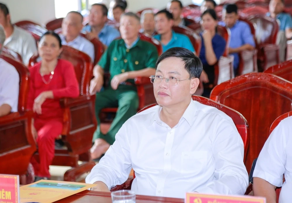 Phó Chủ tịch Thường trực UBND tỉnh Mai Xuân Liêm dự sinh hoạt Chi bộ thôn Đông Môn