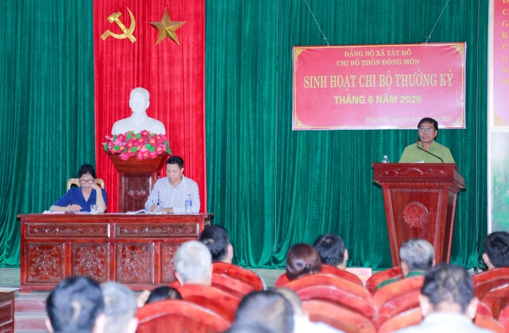 Phó Chủ tịch Thường trực UBND tỉnh Mai Xuân Liêm dự sinh hoạt Chi bộ thôn Đông Môn