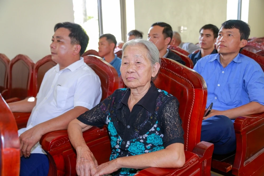 Phó Chủ tịch Thường trực UBND tỉnh Mai Xuân Liêm dự sinh hoạt Chi bộ thôn Đông Môn