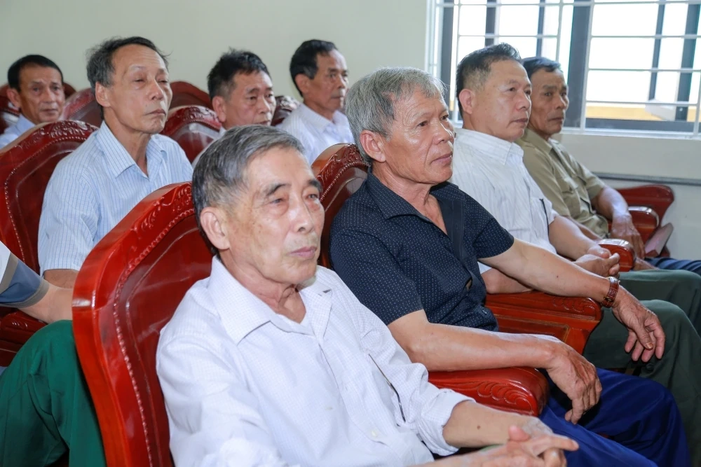 Phó Chủ tịch Thường trực UBND tỉnh Mai Xuân Liêm dự sinh hoạt Chi bộ thôn Đông Môn