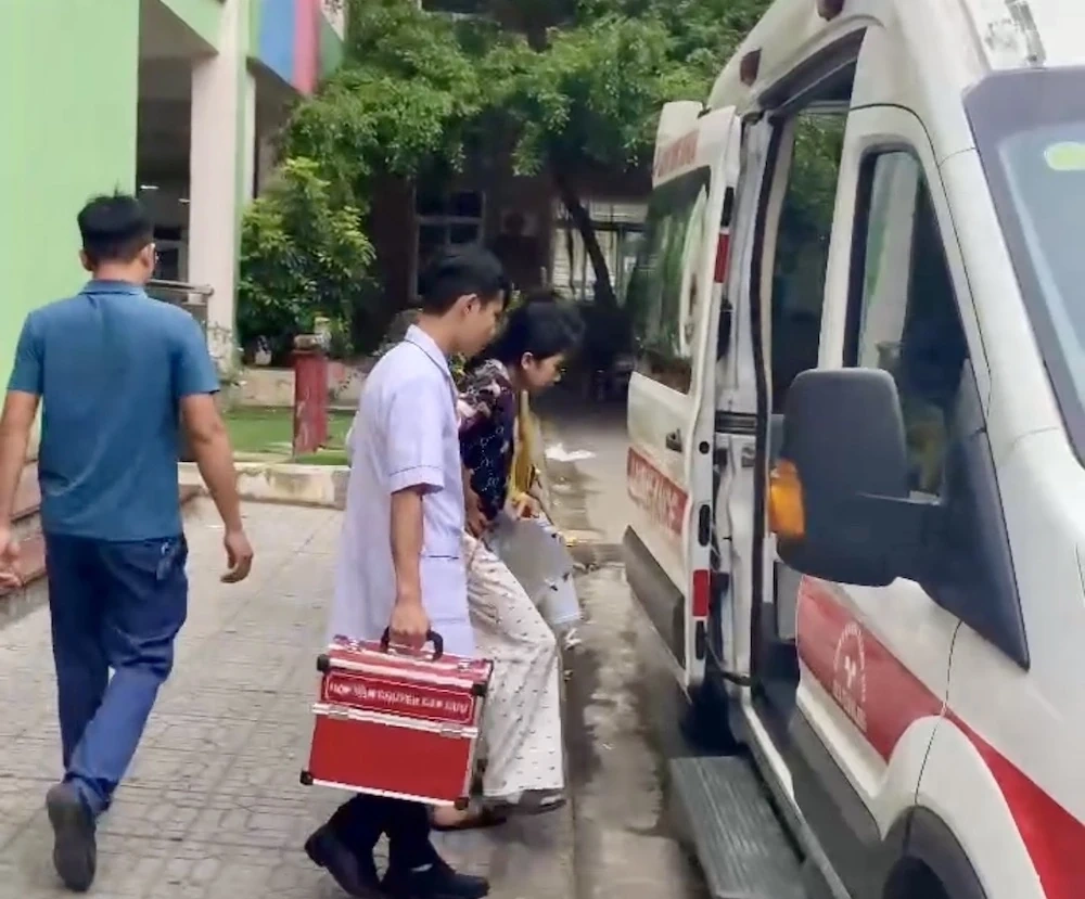 Bệnh viện Nhi Thanh Hóa hỗ trợ bệnh nhân dự thi vào lớp 10 ngay sau phẫu thuật