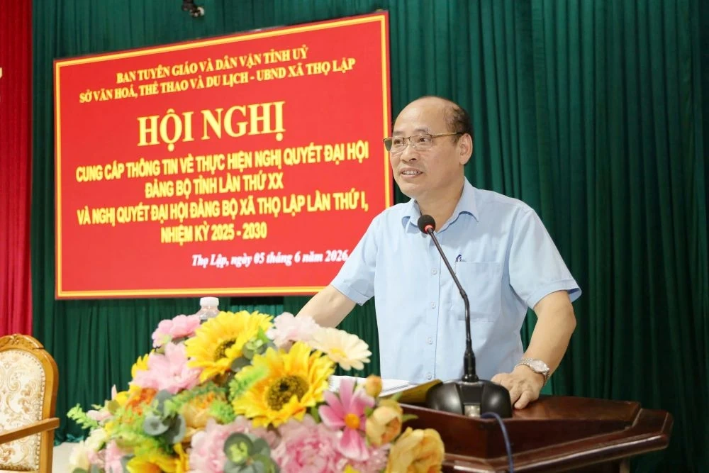 Phóng viên nhiều cơ quan báo chí đi thực tế và tìm hiểu thông tin tại xã Thọ Lập