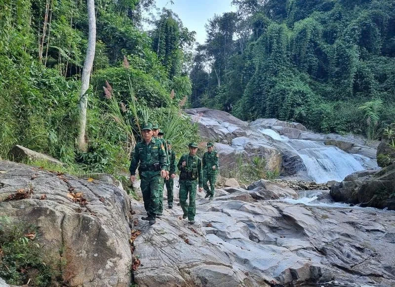Mười năm “thắp lửa” biên cương (Bài cuối): Bản sáng, dân an