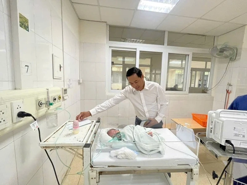 BIDV Lam Sơn trao quà cho bệnh nhi có hoàn cảnh khó khăn nhân Ngày Quốc tế Thiếu nhi 1/6
