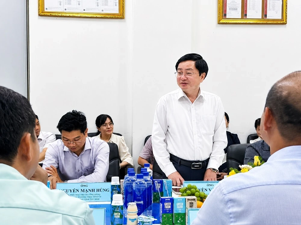 Tây Ninh ủng hộ Vinamilk mở rộng trang trại, sớm triển khai nhà máy chế biến sữa