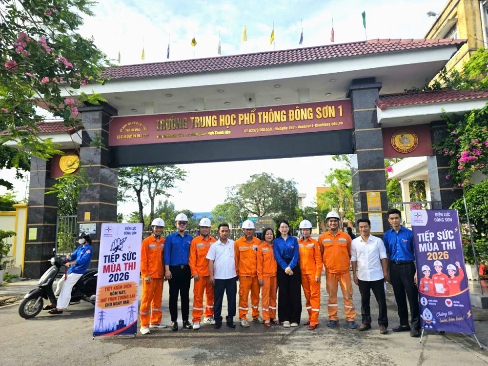 Cán bộ, nhân viên ngành điện đồng hành cùng các sĩ tử