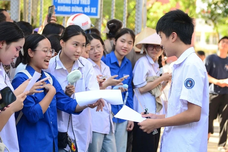 Tỷ lệ thí sinh dự thi các môn chuyên vào lớp 10 THPT Chuyên Lam Sơn đạt 99,92%