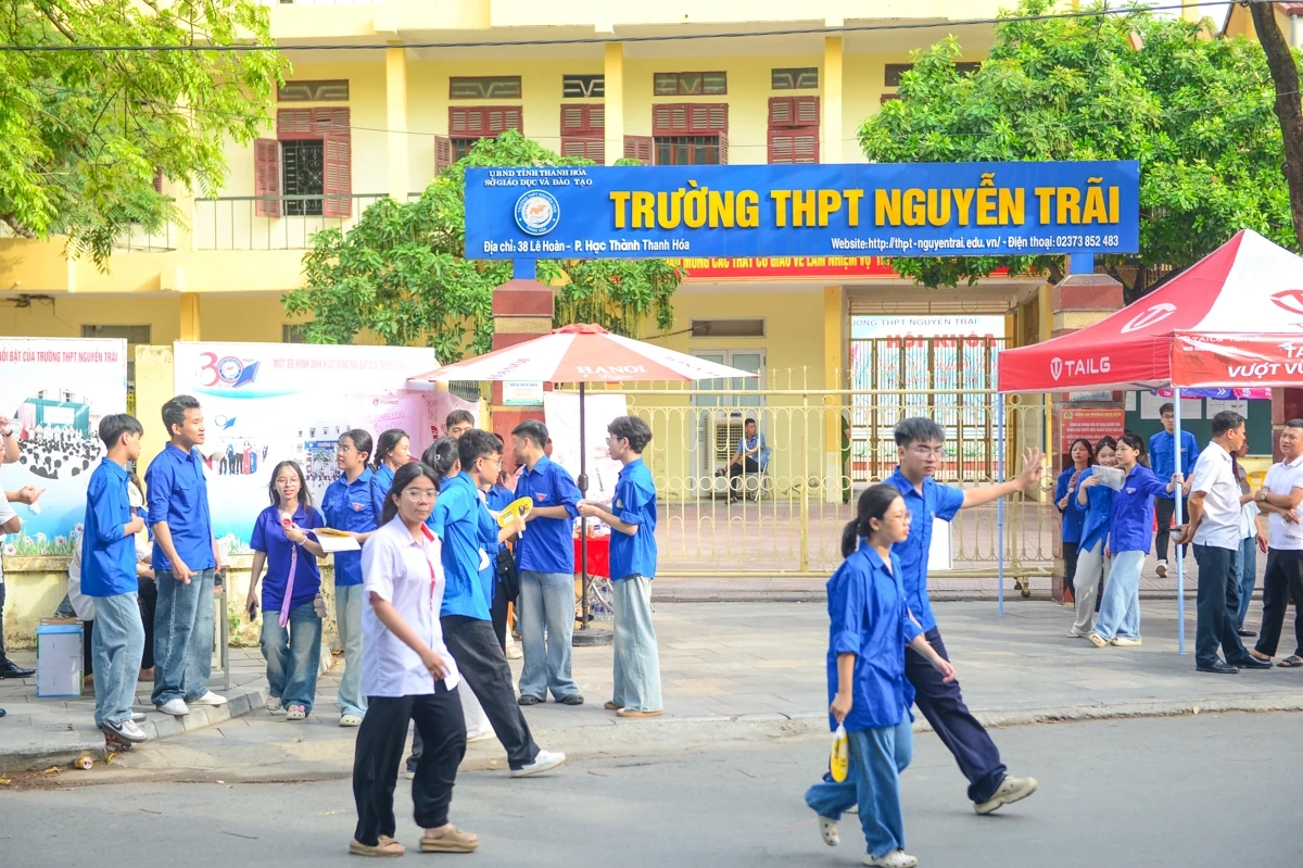 Áo xanh” đồng hành cùng sĩ tử Thanh Hóa thi vào lớp 10