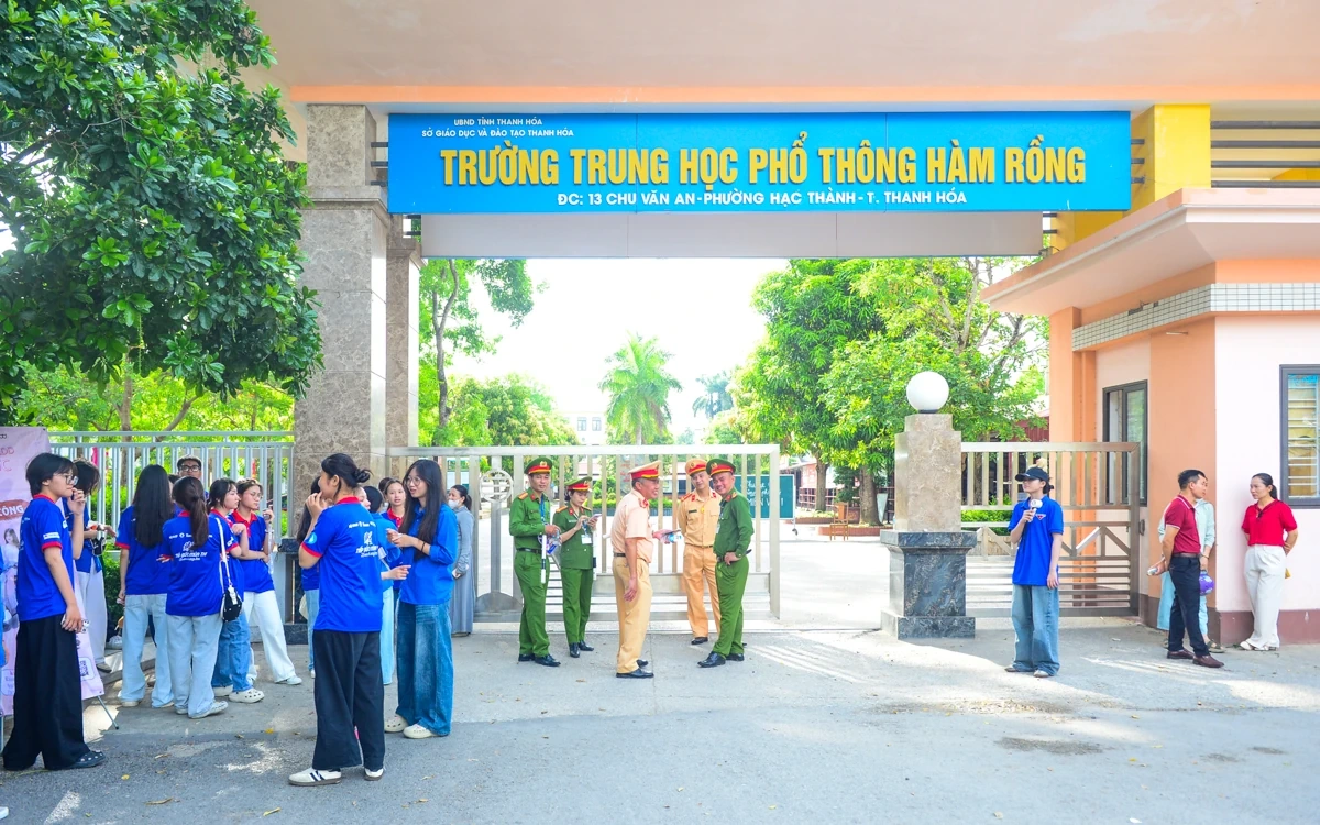Áo xanh” đồng hành cùng sĩ tử Thanh Hóa thi vào lớp 10
